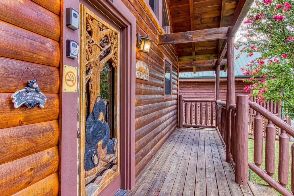 Always Kiss Me Goodnight- Hot Tub, Get 1089 Of Free Area Attraction Tickets For Each Paid Day! *