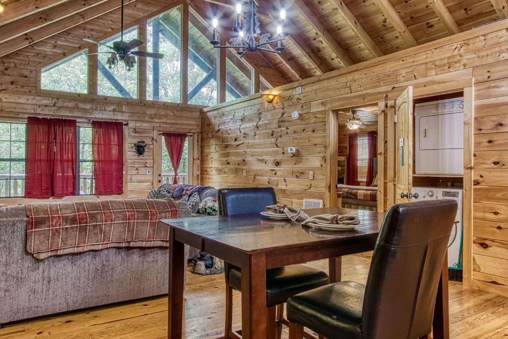 Holiday home Always Kiss Me Goodnight- Hot Tub, Get 1089 Of Free Area Attraction Tickets For Each Paid Day! Pigeon Forge